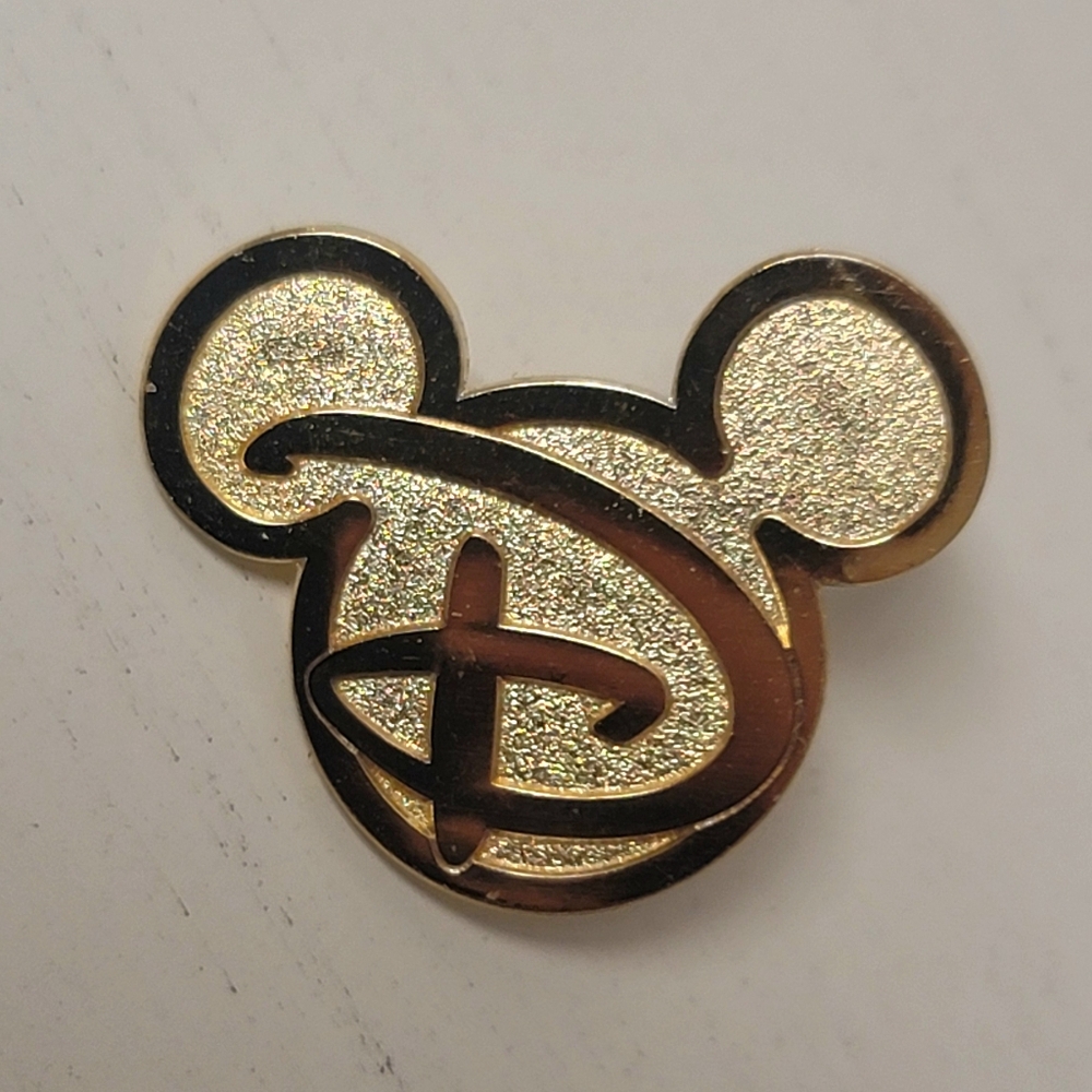 DISNEY TRADING PIN GOLD